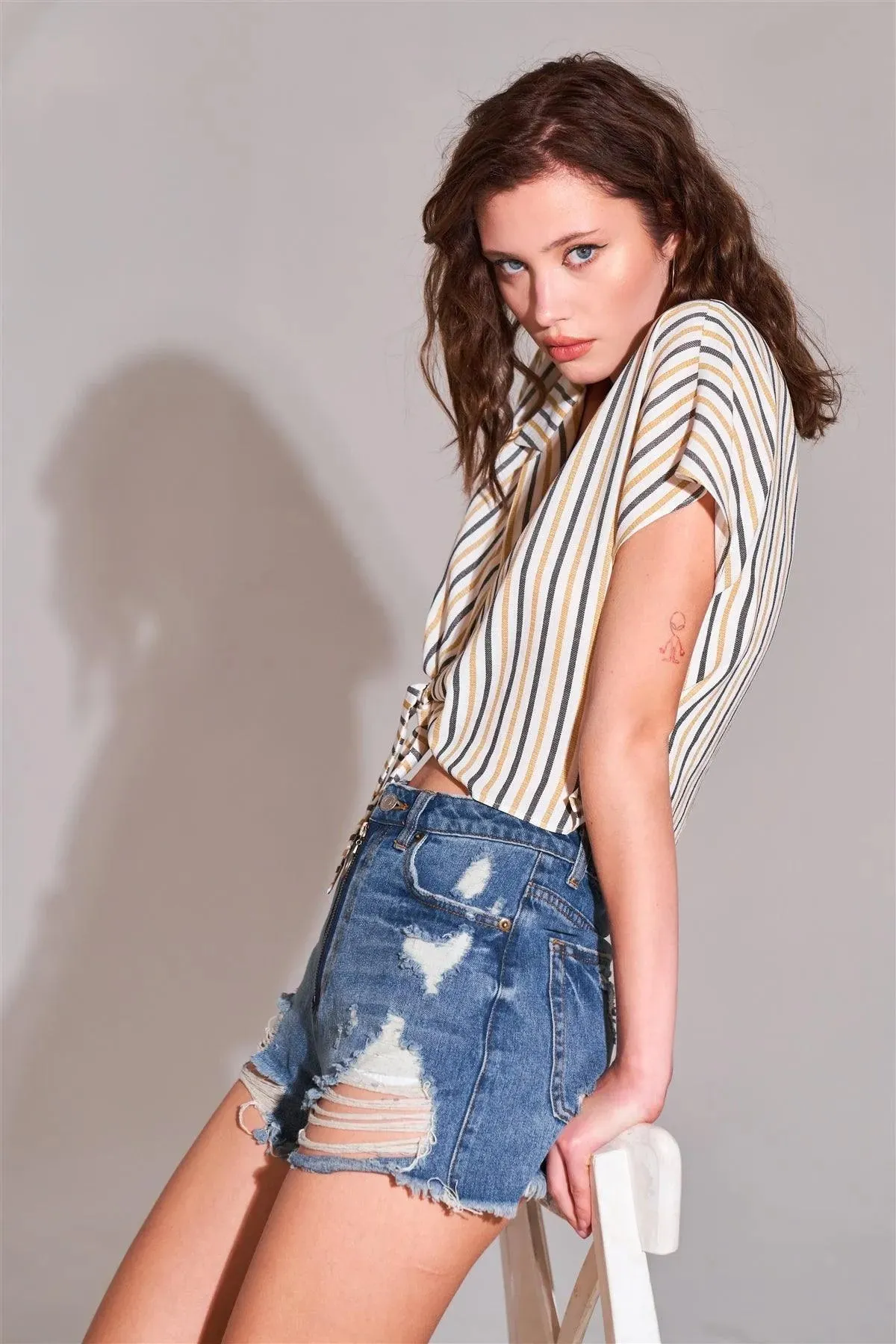 Medium Denim Ripped High-Waist Front Zip-Up Raw Hem Detail Distressed Mini Shorts